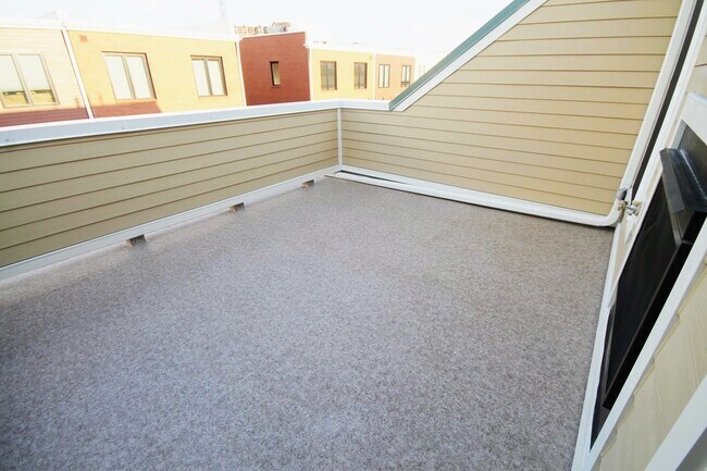 Patio con ajuste chimenea a gas, 4th piso - 1305 Van Valkenburgh Ln