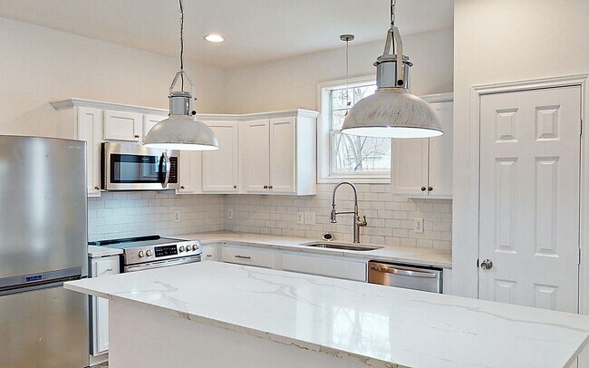 Foto del edificio - One Block to A&M! Kyle Field walking distance! Newly remodeled, all appliances, 5 bd/4 bth across...