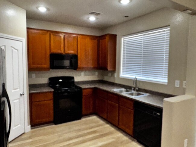 Foto del edificio - 6045 Copper Lakes St