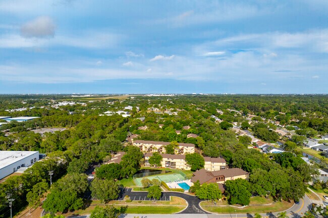 7815-7911 Maplewood Dr Melbourne, FL 32904 - Garrett's Run Condominiums