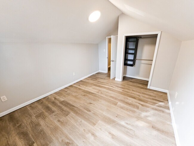 Foto del edificio - 3421-3421 E 9th St