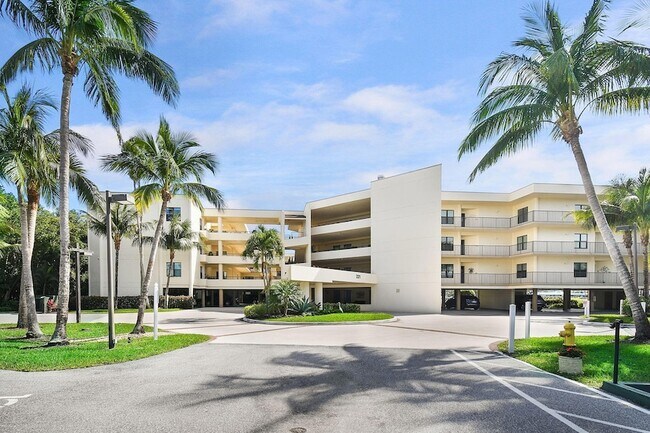 Foto del edificio - 221 NE Plantation Rd
