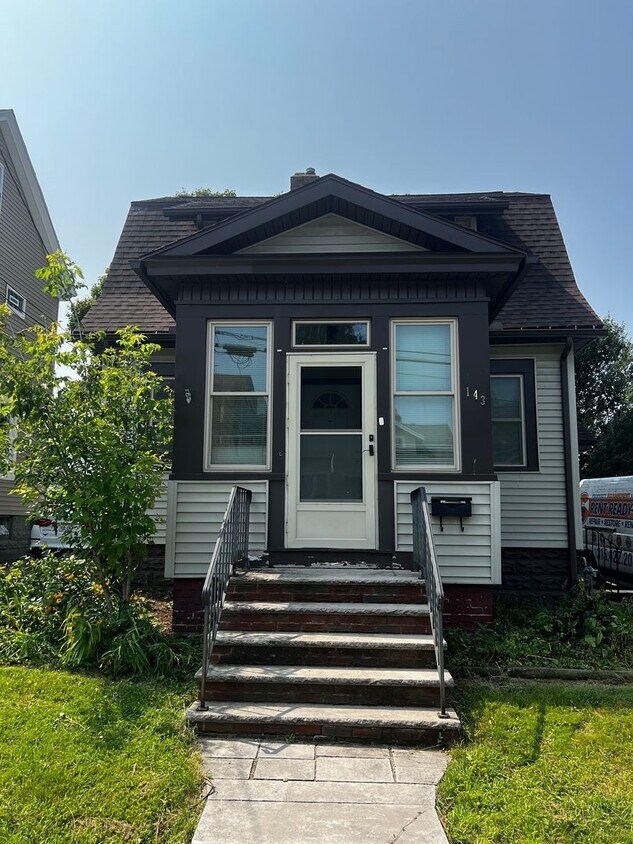 Primary Photo - 2 Bed, 1 Bath- Single Family For Rent in t...