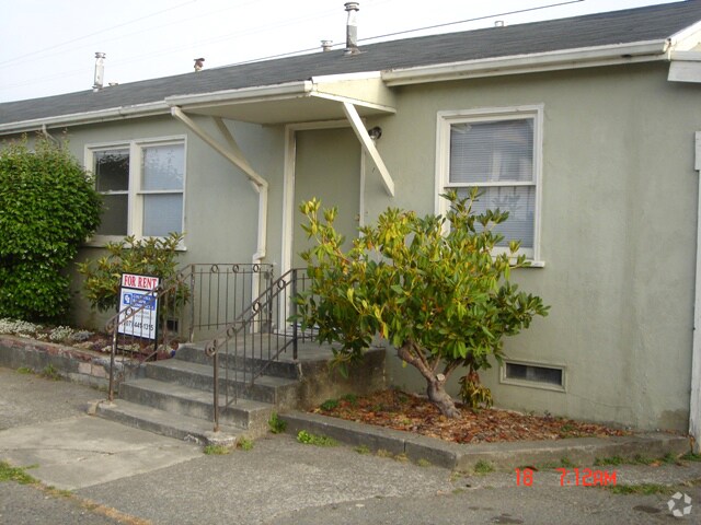 Building Photo - 4056 Walnut Dr
