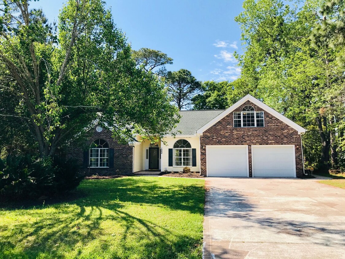 Primary Photo - 4 bedrooms, outdoor privacy and over 2,000...