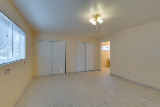 Foto del edificio - CLEAN AND READY FOR MOVE IN! OPEN AND BRIG...