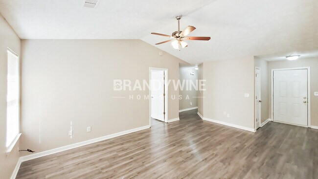 Foto del edificio - 369 Autumn Lake Dr