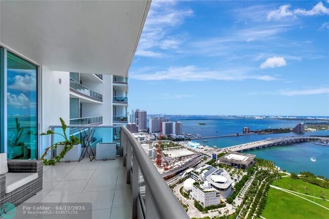 Foto del edificio - 900 Biscayne Blvd