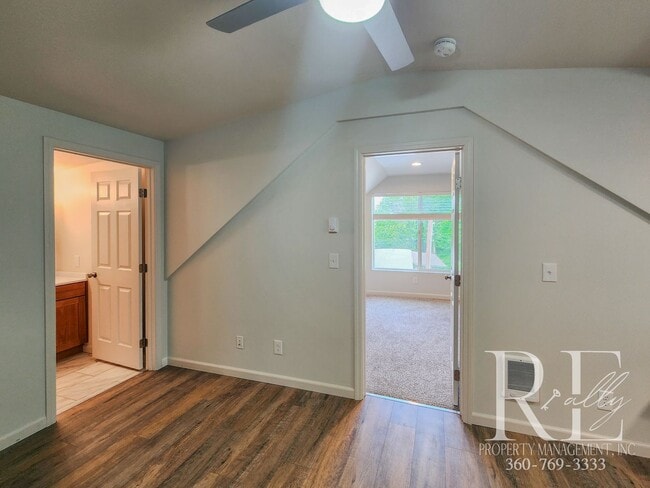Building Photo - Remodel with Water View | 2BR Near Annapol...