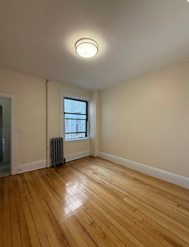 Building Photo - Great Value 1-Bed - Landlord Paying Broker...