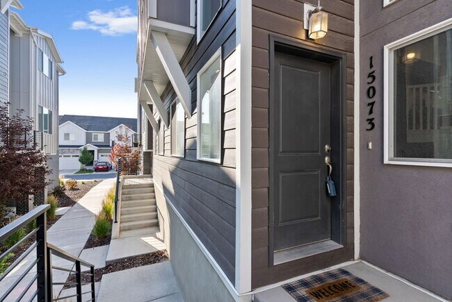 Foto del edificio - Coming Soon!