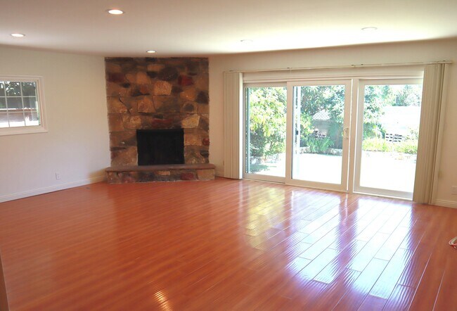 Foto del edificio - 3626 McLaughlin Ave