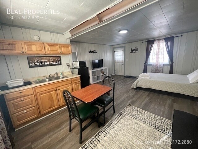 Building Photo - 13015 M32 Apt.-5