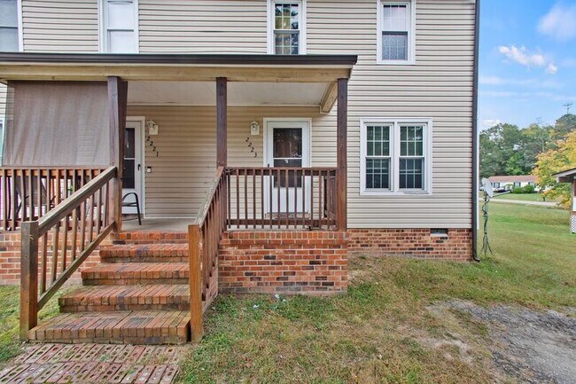 Building Photo - 2221-2223 Bowlin Ct