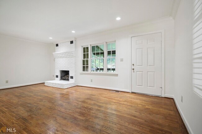 Building Photo - 2026 Sumter St NW