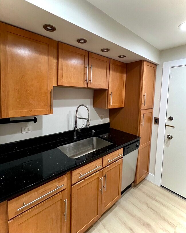 Foto del edificio - 5113 N East River Rd