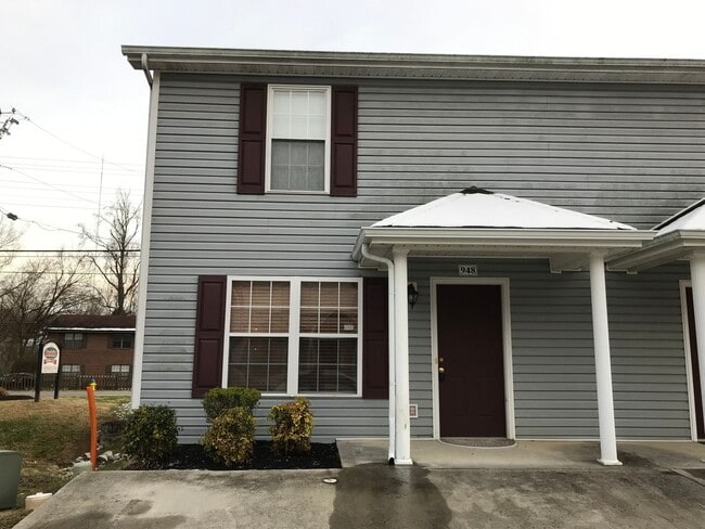 Lovely 2 Bd/1.5 Ba Townhouse - Lovely 2 Bd/1.5 Ba Townhouse
