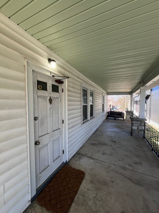 Building Photo - 5002 Dakota Ave