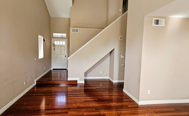 Foto del edificio - 8429 Snow View Pl