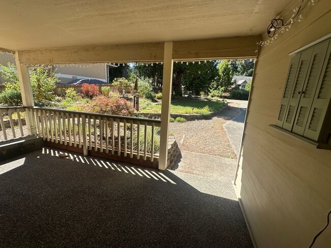 Building Photo - 18524 Woodside Dr SE