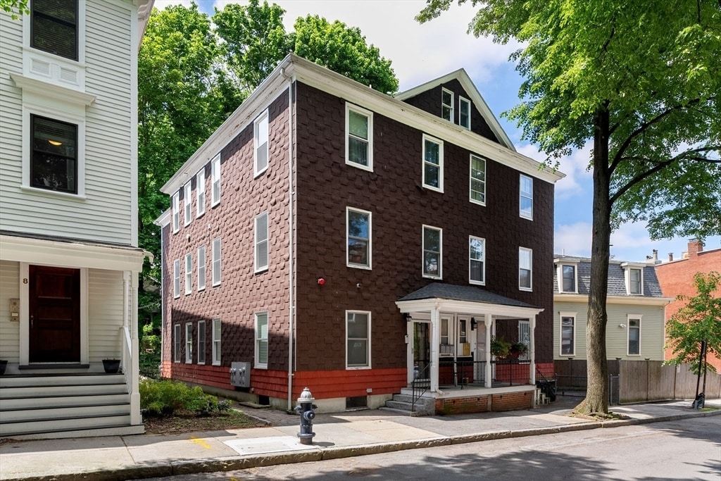 Primary Photo - 12 Perry St