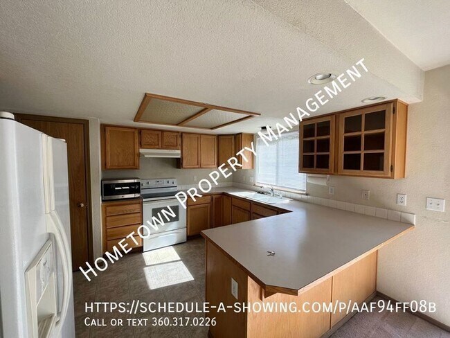 Building Photo - Large 3 bedroom with AC and Bonus Room!  A...