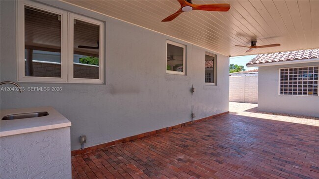 Building Photo - 500 SW 51st Ct