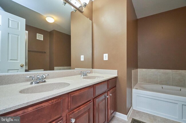 Foto del edificio - 12466A Liberty Bridge Rd