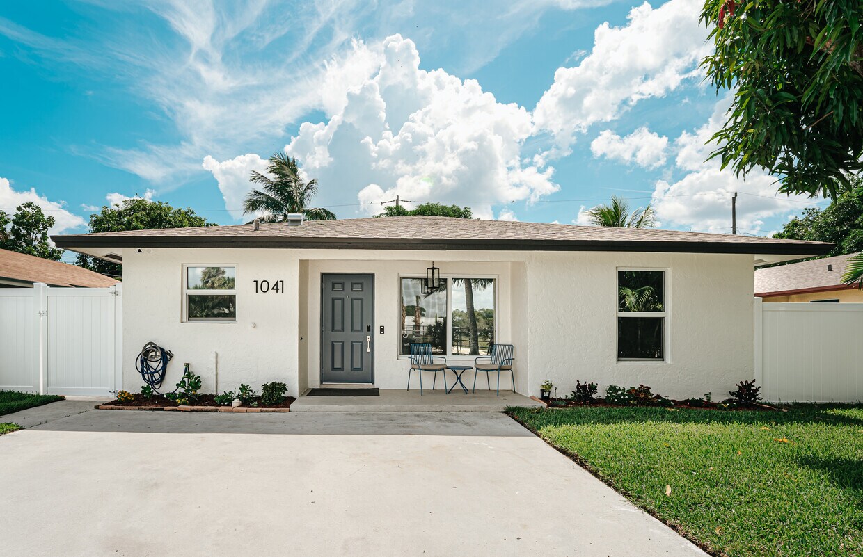 Primary Photo - 1041 SW 4th Ave