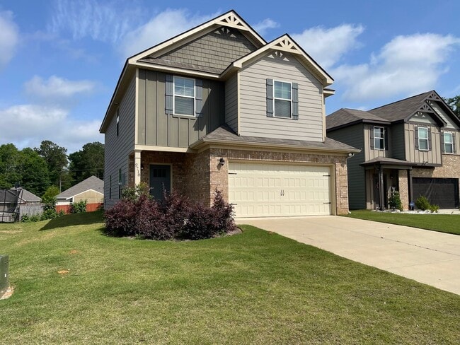 Building Photo - Spacious, Stylish, and Ready for You!