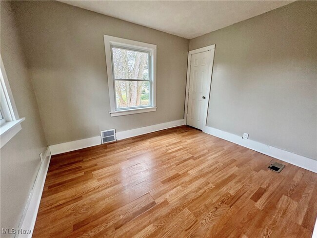 Foto del edificio - 1174 Tampa Ave