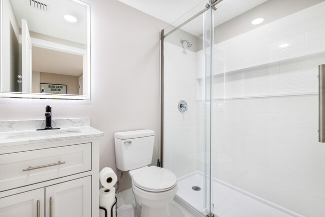 Building Photo - Englewood Padsplit Co-living Affordable Ho...