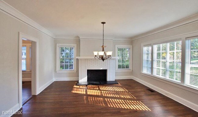 Foto del edificio - 5 br, 3 bath Apartment - 784 Briarcliff Rd NE