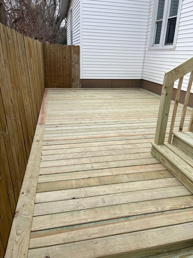 Foto del edificio - 100 Dixon Ave