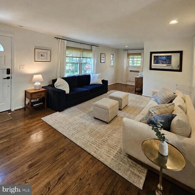 Foto del edificio - 3304 Circle Hill Rd