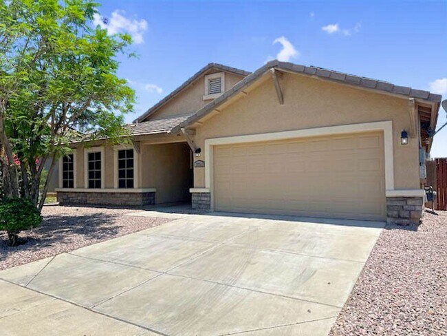 Building Photo - Solar makes this 4bedroom Goodyear home a ...