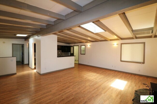 Building Photo - 2883 Victor Ave