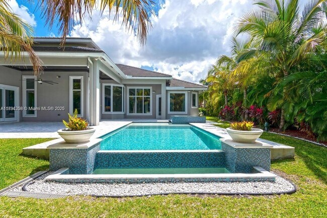 Foto del edificio - 10181 Key Plum St