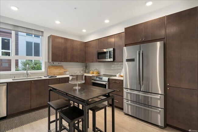 Building Photo - Modern Urban Design in Ballard Townhome! T...