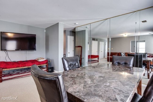 Building Photo - 2 br, 1 bath Condo - 716 Parkside Pl NE