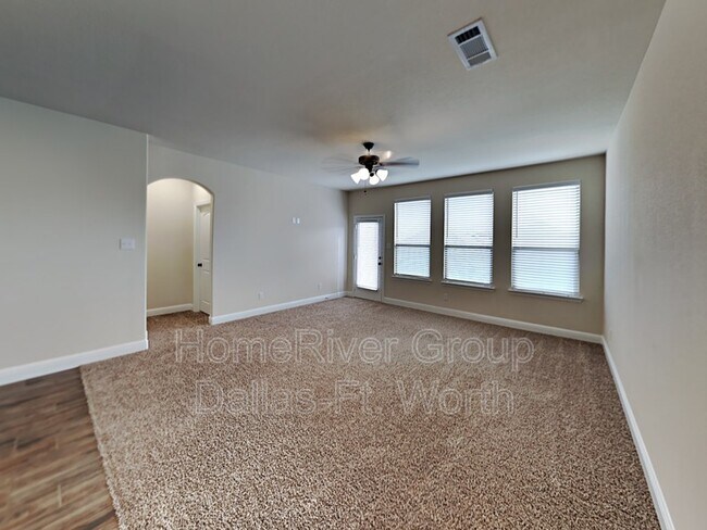 Foto del edificio - 607 Redwood Dr
