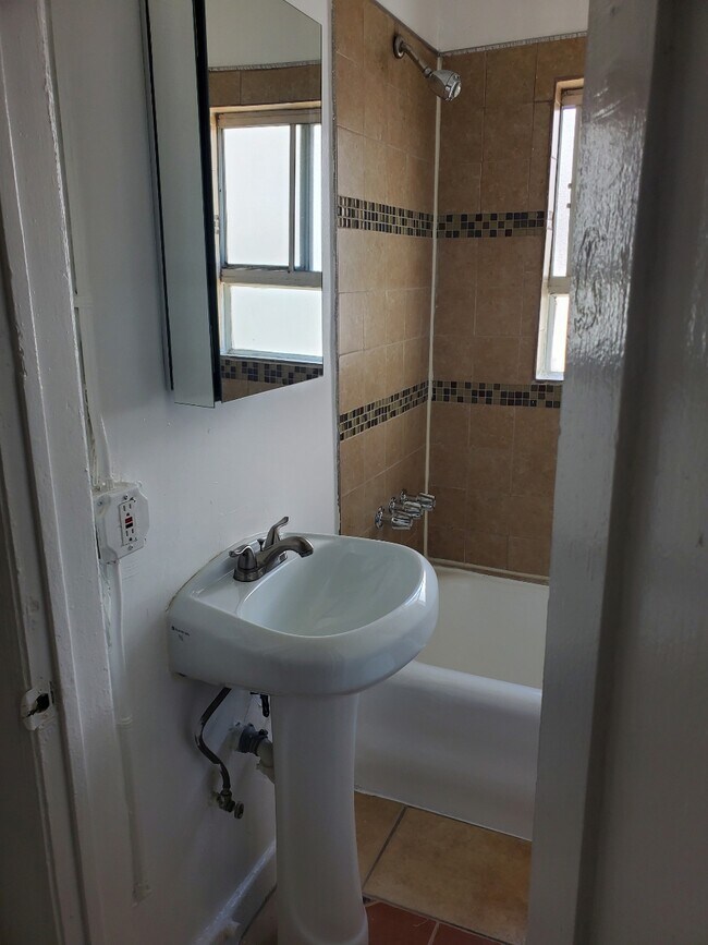 Building Photo - 417 S Rampart Blvd