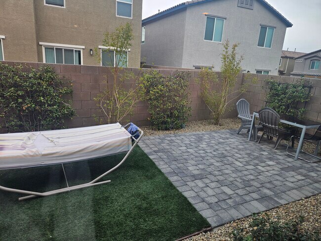 Foto del edificio - 10754 Hickam Ave