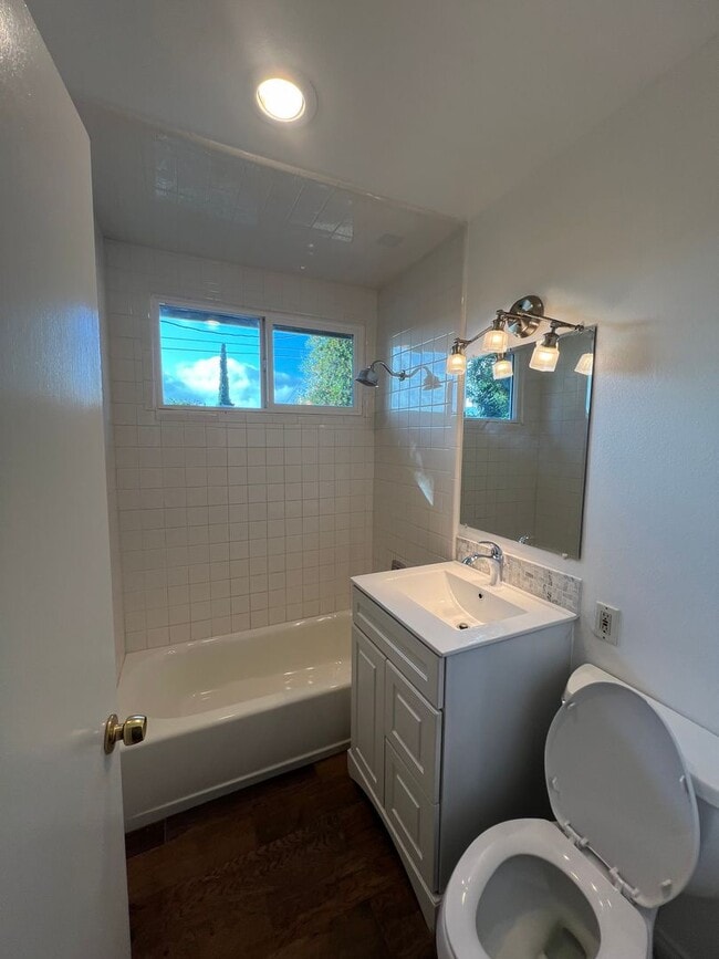 Foto del edificio - Centrally located single story 3 bed, 2 ba...