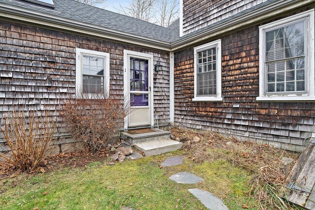 Building Photo - 525 Mattakeesett St