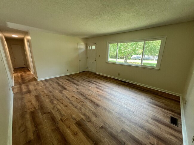 Foto del edificio - 2417 Landis Dr