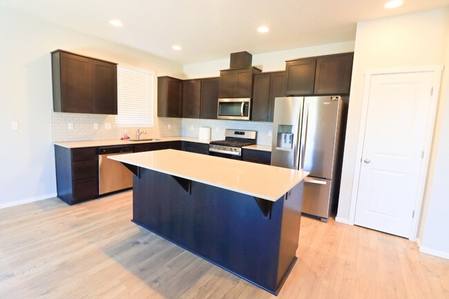 Building Photo - 3/2.5 Home in SE Bend with access to commu...