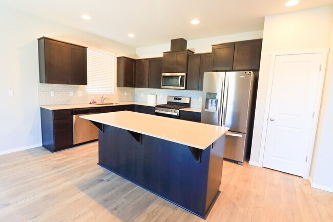 Foto del edificio - 3/2.5 Home in SE Bend with access to commu...