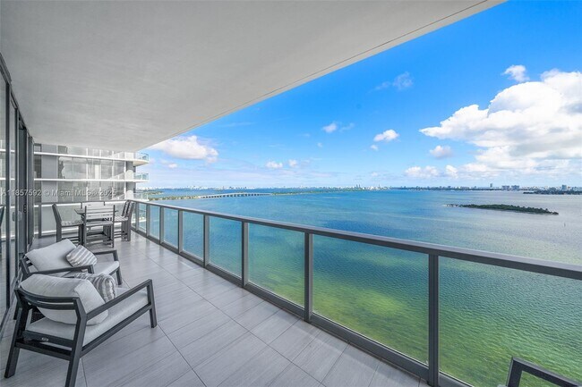 Foto del edificio - 788 NE 23rd St