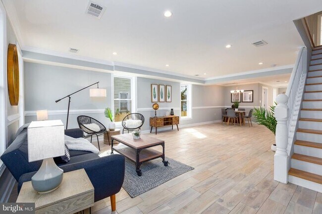 Foto del edificio - Contemporary Three-Bedroom in the Heart of...